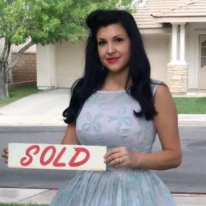 Meet your Posher, Connie